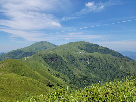 蓝天白云绿山