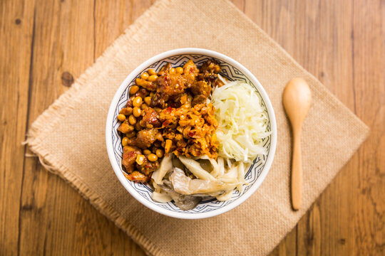 腊八豆蒸肉盖饭