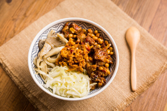 腊八豆蒸肉盖饭