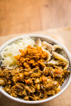 鸡杂盖饭
