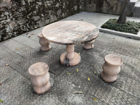 石桌与石凳