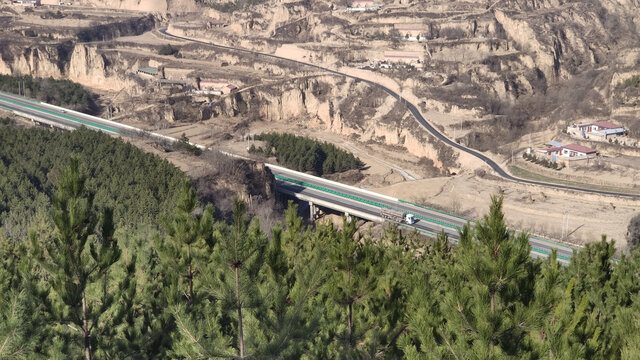 甘肃庆阳山沟西北山沟千沟万壑