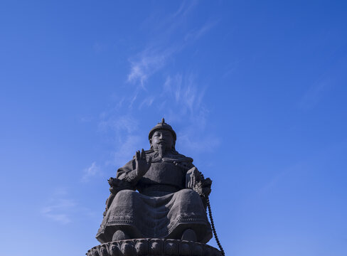 呼和浩特大召寺阿拉坦汗雕像