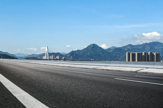 道路地面和城市风光