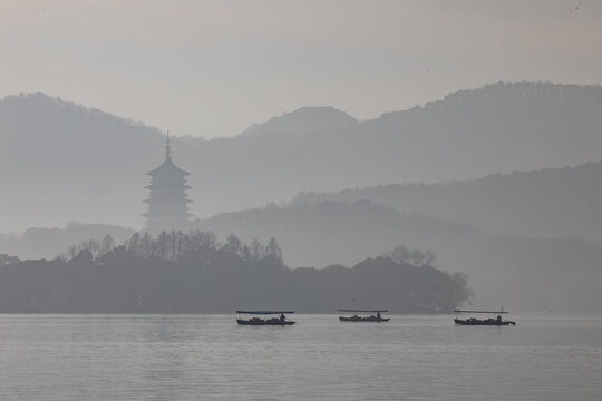 杭州西湖清晨雷峰塔山色风光