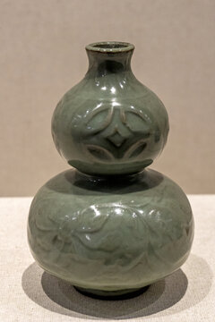 明代龙泉窑葫芦瓷瓶