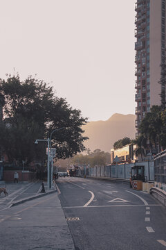 深圳夕阳下的街道