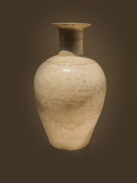景德镇窑白釉瓷瓶