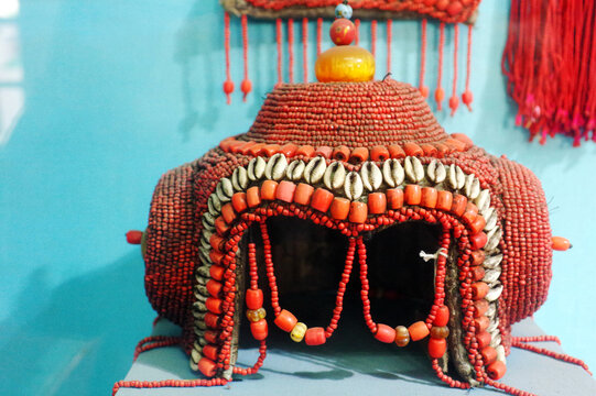 藏族传统红珊瑚头饰