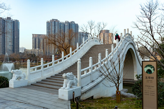 兴庆宫公园玉带桥