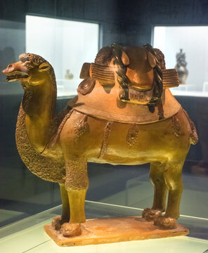 隋代彩色釉陶骆驼