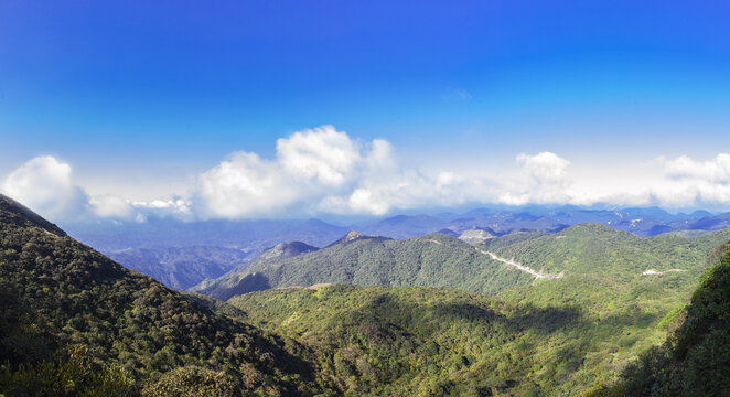 广东第一峰高山云彩高清全景图