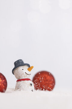 雪人与圣诞球创意圣诞节雪景