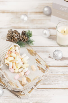 圣诞装饰白色木桌面图片