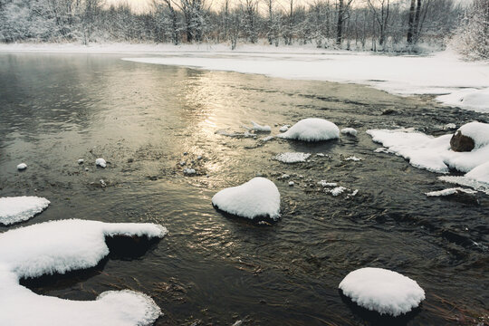 冬季清晨河流