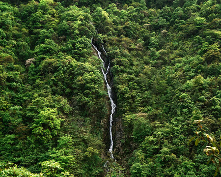 山中溪涧