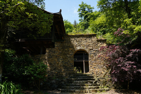 乡村人家农村建筑与石头门