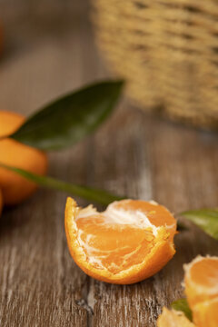 剥开的水果橘子田园风格图片