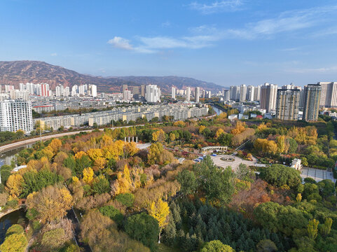 御3航拍青海西宁文化公园秋景