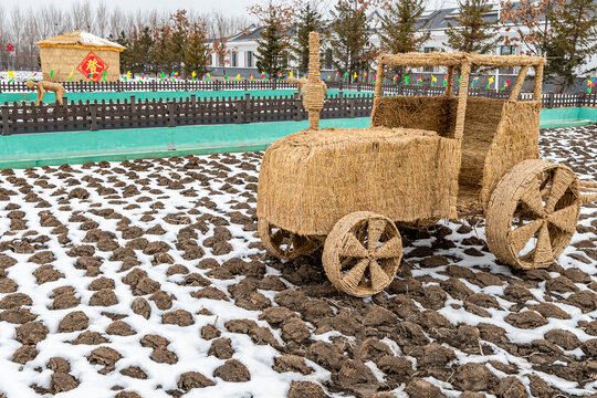 稻草制作的拖拉机