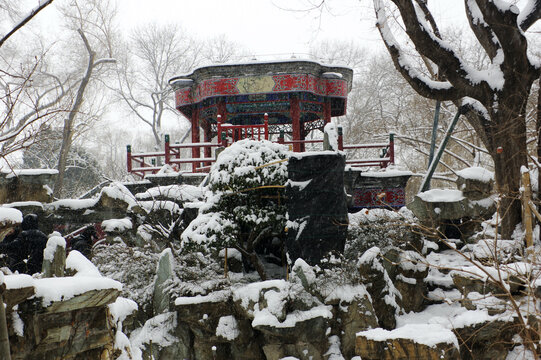 恭王府花园凉亭雪景