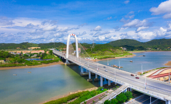 防城港市针鱼岭中国梦大桥