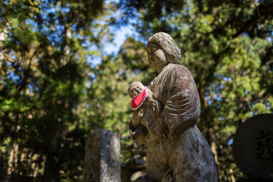 日本高野山母子石像