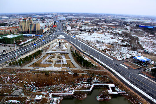 雪景中的城市交通网