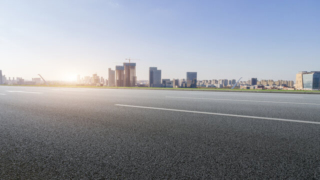 沥青地面天际线和城市景观