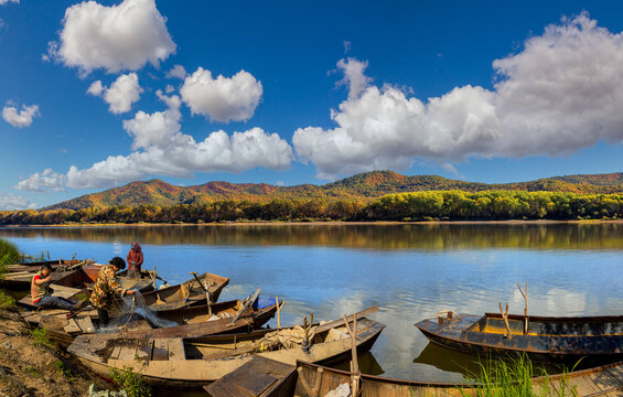 乌苏里江秋天风景