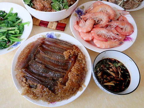 年夜饭四川年俗菜和粤菜海鲜