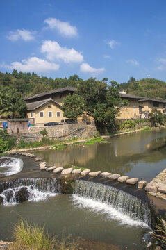 乡村流水小溪风景