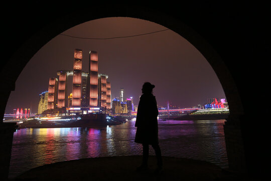 来福士夜景剪影