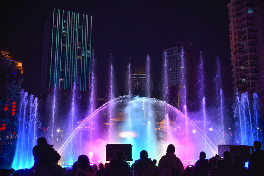 绵阳铁牛广场夜景