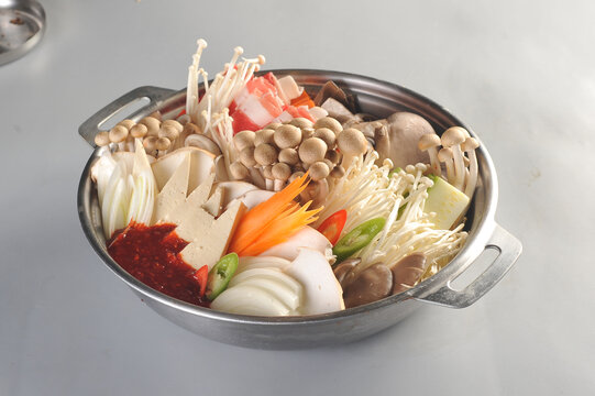 韩式蘑菇锅