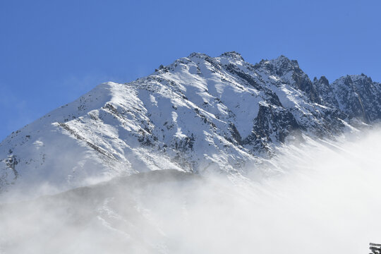 雪山云雾