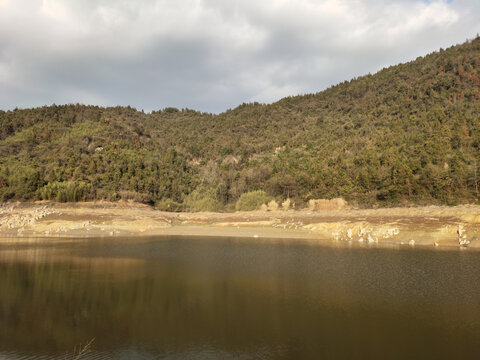 山青水秀