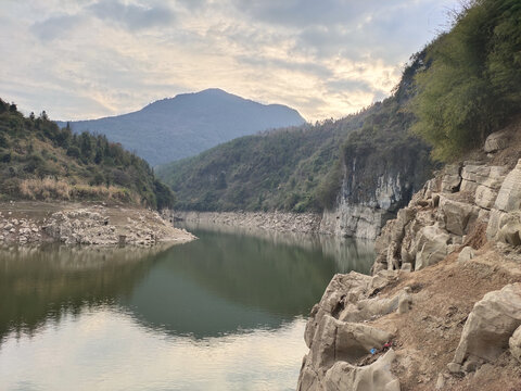 山青水秀