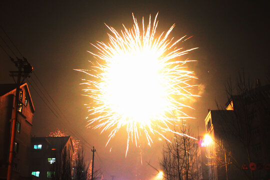 春节除夕夜晚烟花