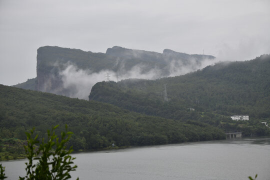 高山晨雾