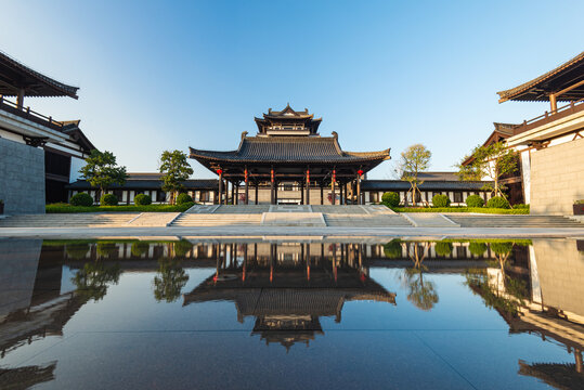 广州新文化馆古建筑倒影风景