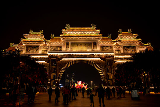 顺峰山公园牌坊春节夜景