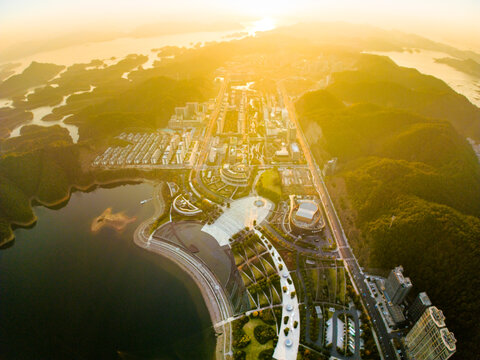 夕阳下的千岛湖珍珠半岛