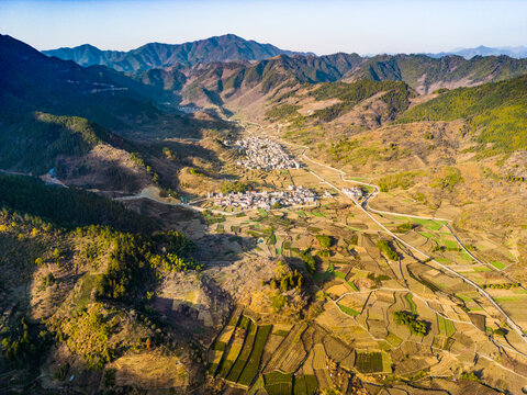 山区大地冬季风景