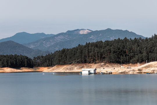 清晨湖景