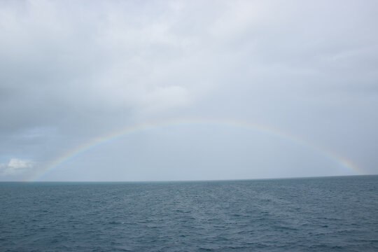 澳大利亚圣灵群岛海上彩虹