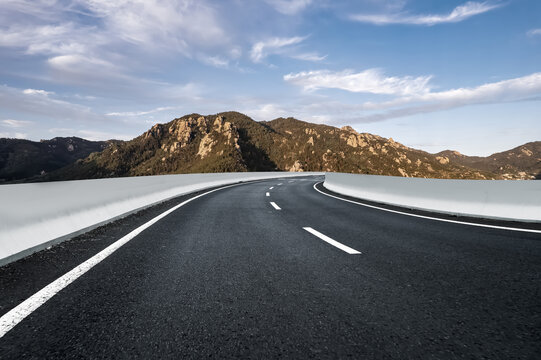 虎娃盘山公路弯道