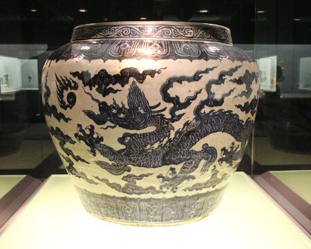 十五世纪中期景德镇窑青花大罐