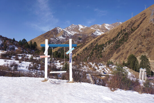 雪山上的秋千