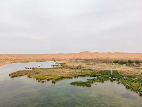 沙漠草原湖泊